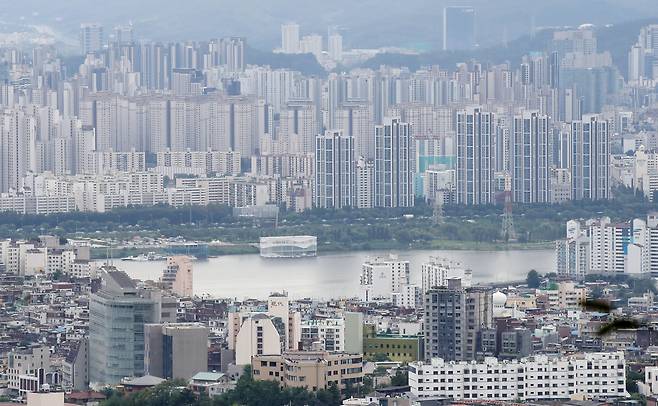 2일 서울 남산에서 바라본 아파트 단지 모습. 2021.9.2/연합뉴스