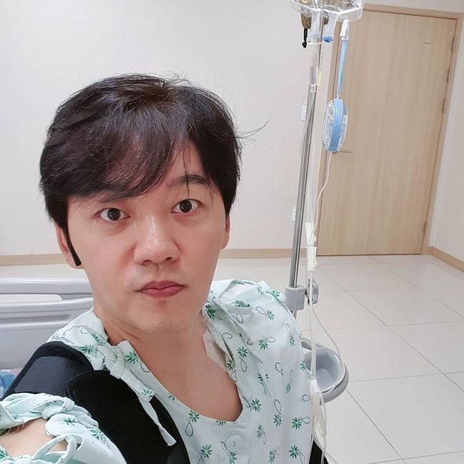 Actor Kim Seung-soo had shoulder surgeryKim Seung-soo posted an article and a photo on his instagram on the 8th, Exercise attention.The photo shows Kim Seung-soo, who seemed to have undergone a sudden shoulder surgery. Kim Seung-soo, wearing a patient suit, said, When you are tired, it is best to rest.Exercise forbidden, he wrote.Kim Seung-soo added, Thank you for your schedule. Kim Seung-soo has undergone shoulder surgery, but he is looking brightly worried about fans.Meanwhile, Kim Seung-soo confirmed her appearance on Channel As new drama Show Window: The Queens House.