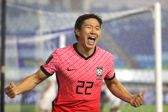 Kwon Chang-hoon celebrates after scoring a goal for Korea at the World Cup qualifier against Lebanon at Suwon World Cup Stadium in Suwon on Tuesday evening. [YONHAP]