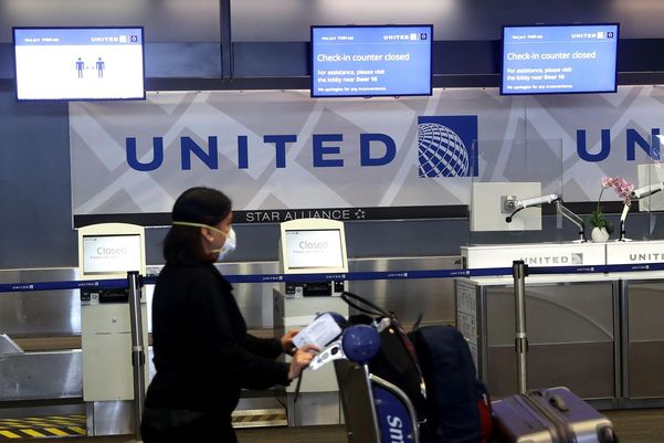미국 샌프란시스코 공항의 유나이티드 항공 키오스크가 텅 빈 채 방치돼 있다. /AP 연합뉴스