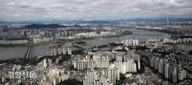 서울 동작구 상공에서 바라본 도심. 김창길 기자