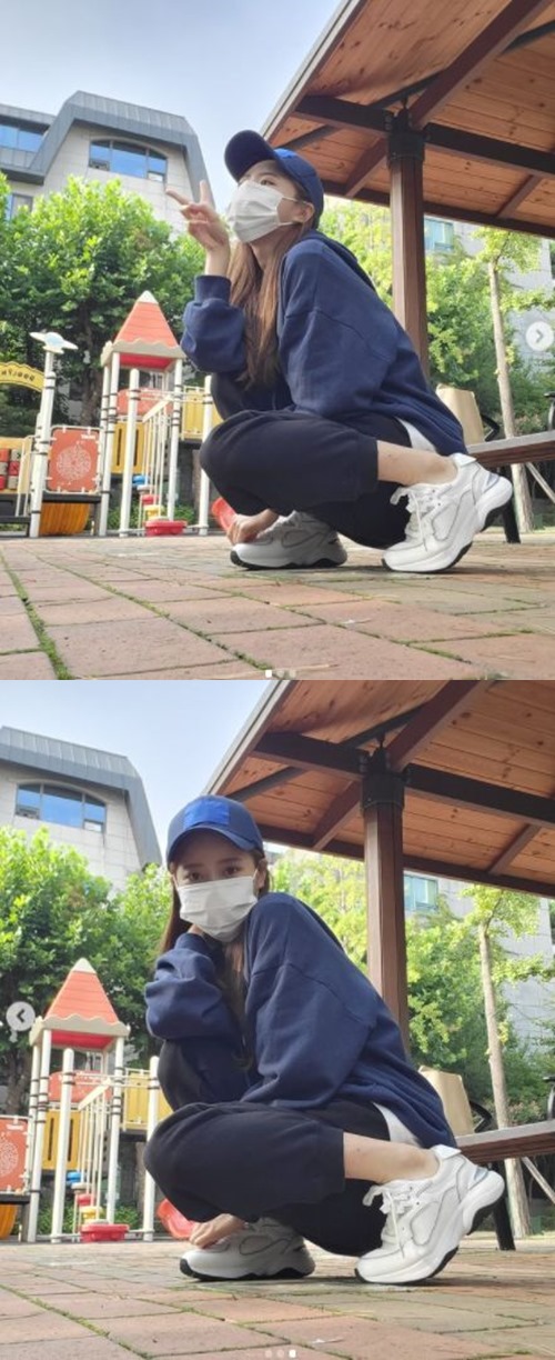 Lovelyz Lee Mi-joo showed off her hip charmLee Mi-joo posted several photos on his instagram on the afternoon of the 9th.Inside the picture is a picture of him sitting in a comfortable outfit wearing a hoodie and Hat.Despite wearing a mask with Hat, Lee Mi-joo showed off her bright and lovely visuals.In another photo, he was seen with a cute V Pose, which gave off a youthful charm.With a hip pose, Lee Mi-joo has radiated a lot of pretty and bright energy, which has left fans heartwarming.