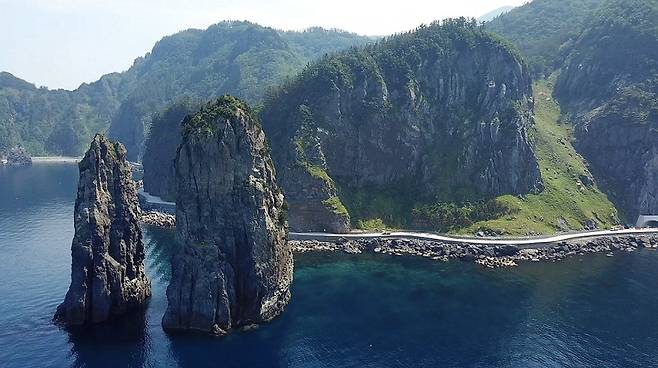 울릉도 세 선녀 바위. 승천하지 못했다고 한다.