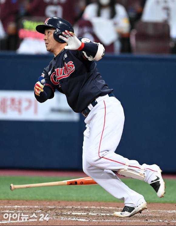 롯데 자이언츠 정훈은 11일 열린 키움 히어로즈와 홈 경기에서 2회말과 7회말 각각 견제사와 주루사를 당했다. 롯데는 해당 이닝에서 추격 흐름이 끊겼고 키움에 7-13으로 졌다. [사진=김성진 기자]