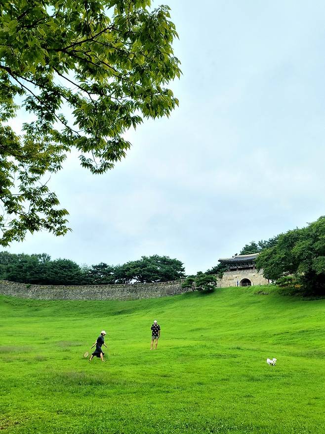 상당산성 공남문앞 잔디광장
