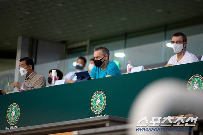 벤투 감독 직관 사진제공=안산 그리너스 구단