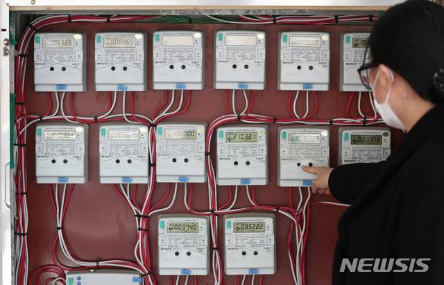 [서울=뉴시스]고승민 기자 = 서울의 한 다세대주택 전력량계 모습. 2021.03.22. kkssmm99@newsis.com