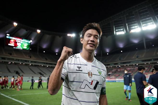 전북현대 수비의 핵 홍정호. 사진=프로축구연맹