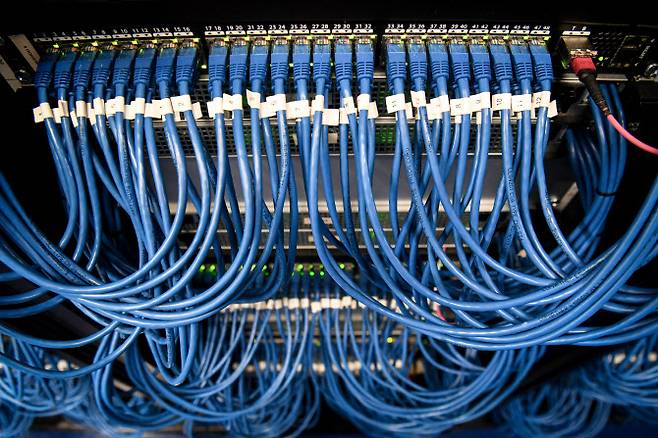 최근 월가에서 ESG(환경·사회·지배구조)가 새로운 기업평가 기준으로 떠오르며, ‘친환경 데이터센터’ 관련주가 수혜를 받을 것이라는 관측이 나왔다. 사진은 데이터센터.(사진= AFP)