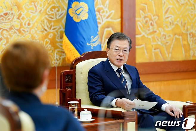문재인 대통령이 13일 청와대에서 한·호주 외교·국방(2+2) 장관회의 참석차 방한한 호주 마리스 페인 외교장관, 피터 더튼 국방장관을 접견하고 있다. 2021.9.13/뉴스1 © News1 유승관 기자