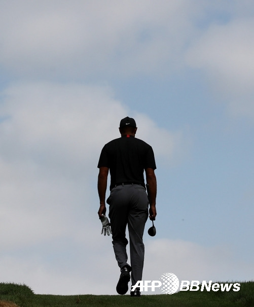 '골프 황제' 타이거 우즈가 걸어가는 모습이다. 사진제공=ⓒAFPBBNews = News1