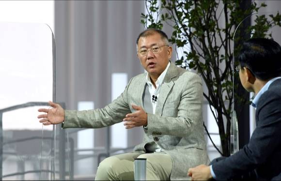 현대차그룹 정의선 회장이 '하이드로젠 웨이브' 행사에서 발언하고 있다. [사진=현대자동차]