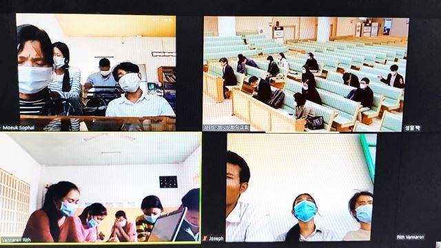 서울 화양감리교회 리더들이 지난 3월 캄보디아 현지 교회 리더들과 줌으로 기도회를 갖고 있다.