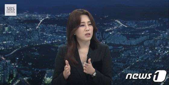 '고발 사주' 의혹을 제보한 조성은씨가 SBS 8시 뉴스에 출연해 인터뷰하는 모습. (SBS 유튜브 갈무리) (C) 뉴스1