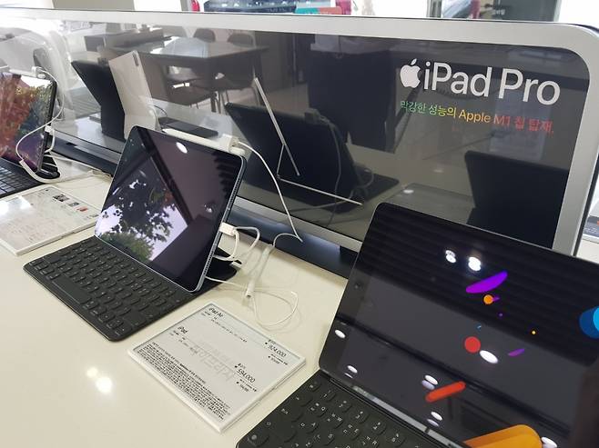LG베스트샵 매장에 애플 아이패드가 전시돼있다. [박세정 기자 sjpark@]