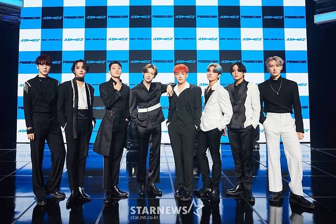 그룹 에이티즈(ATEEZ)가 13일 오후 온라인 생중계로 진행된 일곱 번째 미니 앨범 '제로 : 피버 파트 3(ZERO : FEVER Part.3)' 발매기념 쇼케이스에 앞서 포즈를 취하고 있다.   에이티즈의 이번 앨범은 더블 타이틀 곡 '이터널 선샤인'(Eternal Sunshine)과 '데자뷰'(Deja Vu)로 상반된 매력을 담아냈다. /사진제공=KQ엔터테인먼트 2021.09.13 /사진=이동훈 기자 photoguy@