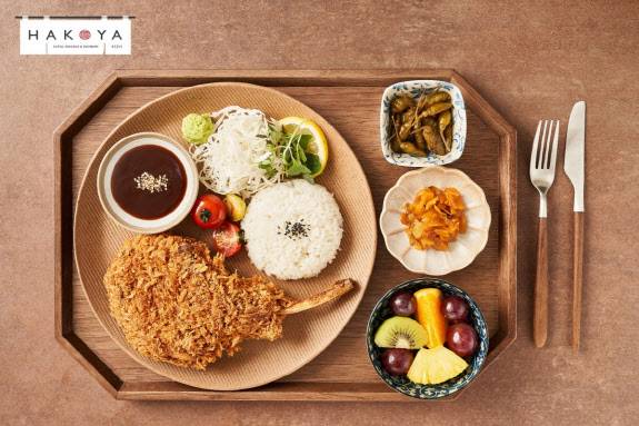 하코야(HAKOYA) 레스토랑간편식(RMR) 신제품 ‘돈마호크카츠’ 연출컷.(사진=LF푸드)