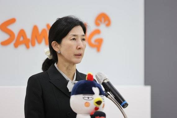 오는 15일 창립 60주년을 맞아 열린 비대면 창립기념식에서 김정수 총괄사장이 기념사를 하고 있다.