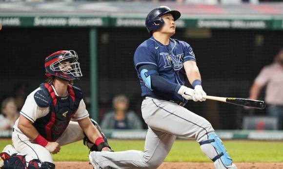 MLB 탬파베이에서 뛰고 있는 최지만이 14일(한국시간) 열린 토론토와 원정 경기에 선발 출전했으나 3타수 무안타에 그쳤다. 그는 부상자 명단에서 복귀 후 14타수 1안타로 극도의 타격 부진을 겪고 있다. [사진=뉴시스]