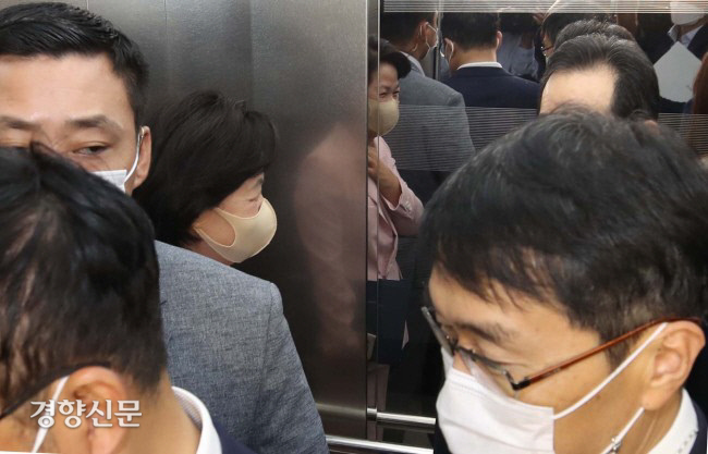 국회 엘리베이터 내부 모습. 경향신문 자료사진