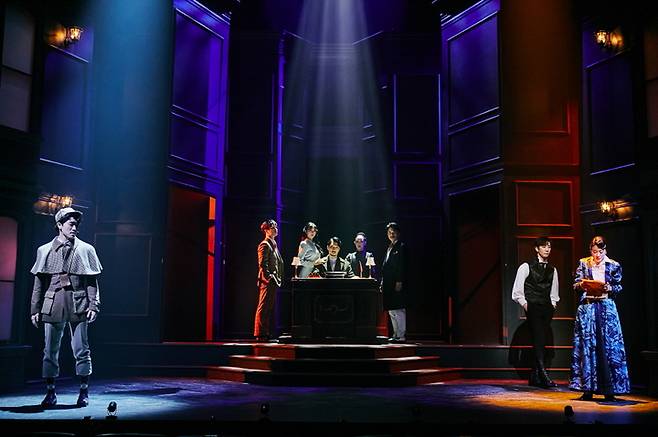 [서울=뉴시스] 뮤지컬 '아가사' 공연사진 (왼쪽부터) 안지환, 최호승, 주다온, 임별, 한세라, 김지훈, 김경수, 임강희. (사진=나인스토리 제공).2021.09.14.photo@newsis.com