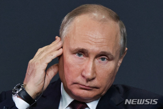 [상트페테르부르크=AP/뉴시스]블라디미르 푸틴 러시아 대통령. 2021.06.08.