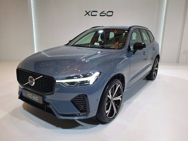 볼보 XC60 B6 R-디자인. 김승모 기자