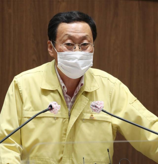 ▲충남도의회 김득응 의원이 14일 열린 충남도의회 제331회 임시회 제4차 본회의에서 충남도 2020년 회계연도 결산심사 의안의 심사자료 누락 사태에 대한 충남도감사위원회의 감사를 비판하고 있다    ⓒ충남도의회