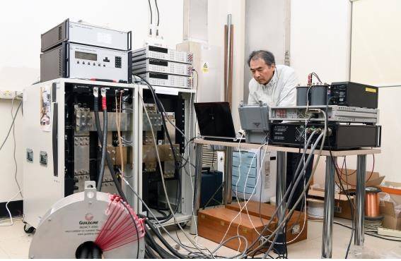 대전류 직류전력량 실험하는 표준연 연구원 [한국표준과학연구원 제공. 재판매 및 DB 금지]