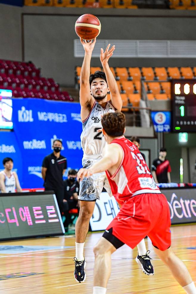 14일 오리온과 경기에서 슛을 던지는 인삼공사 양승면. [KBL 제공. 재판매 및 DB 금지]