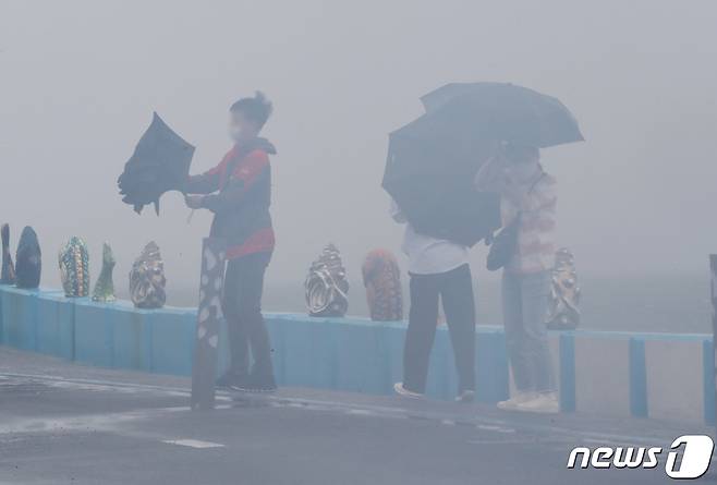 15일 전북은 오후부터 태풍 찬투의 영향에 따라 바람이 강해지겠다./뉴스1 © News1 오현지 기자