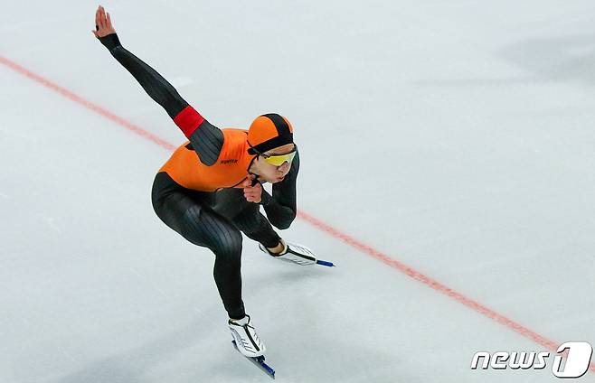 15일 서울 노원구 태릉국제스케이트장에서 열린 SK텔레콤배 제56회 전국남녀 종목별 스피드스케이팅 선수권대회 남자 500m 결승에서 차민규(의정부시청)가 역주하고 있다. 차민규는 35.19로 1위를 차지했다. 2021.9.15/뉴스1 © News1 안은나 기자