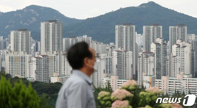 사진은 서울 마포구 하늘공원에서 바라본 서울 아파트 단지 밀집지역 모습. 2021.9.2/뉴스1 © News1