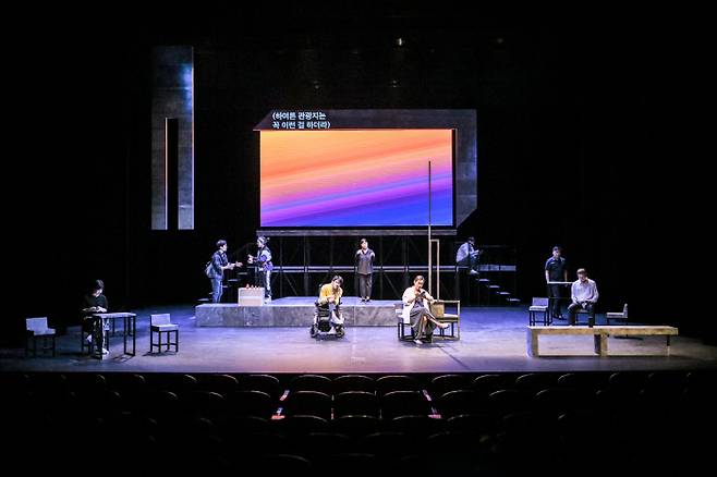 연극 <천만 개의 도시>의 한 장면. 서울시극단 제공