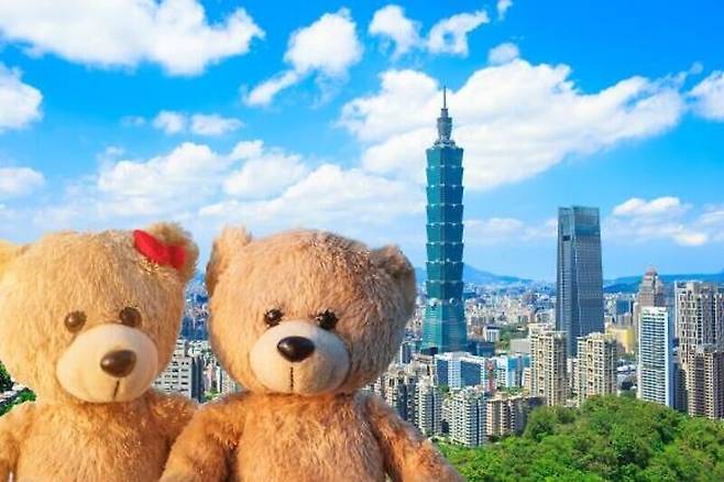 인터파크투어가 애장품 인형을 여행지에 보내주는 ‘나 대신 내 최애 인형이 해외여행 간다, 토이스토리' 행사를 진행한다고 13일 발표했다 / 사진=인터파크투어