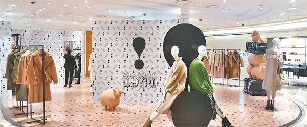 갤러리아명품관에서 10월 2일까지 진행하는 이탈리아 명품 여성복 브랜드 `막스마라` 팝업스토어 전경. [사진 제공 = 갤러리아]