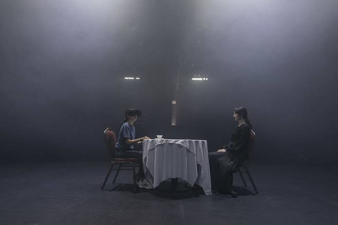 [서울=뉴시스] '코오피와 최면약'. 2021.09.15. (사진 = 국립극단 제공) photo@newsis.com