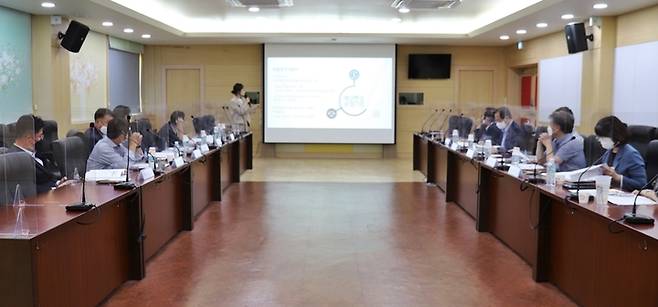 [진천=뉴시스] 진천군의회 의원연구단체 진천미래발전연구회 연구용역 중간보고회. (사진=진천군의회 제공) photo@newsis.com *재판매 및 DB 금지