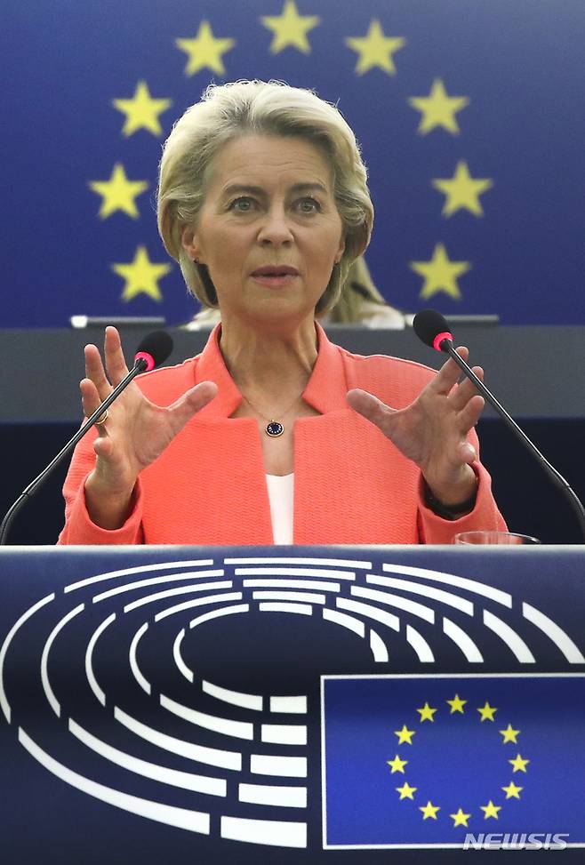 [스트라스부르=AP/뉴시스]EU 의회에서 국정 연설하는 우르줄라 폰 데어 라이엔 EU 집행위원장. 2021.9.15.