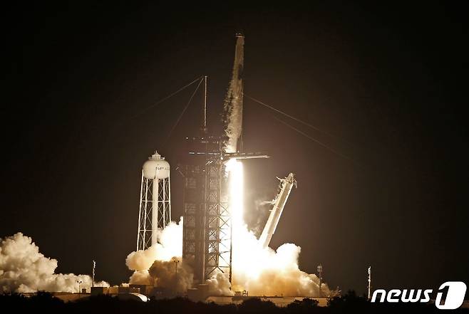 케네디 우주센터에서 발사되는 스페이스X의 우주선. © 로이터=뉴스1