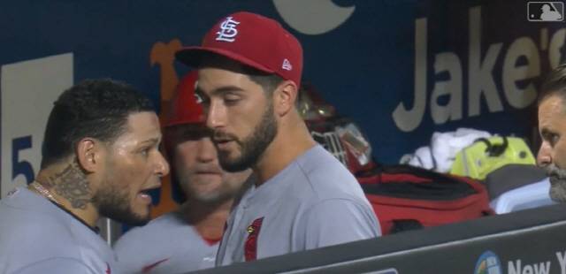 몰리나(왼쪽)과 말다툼을 벌이는 폰세 드 레온. MLB닷컴 캡쳐