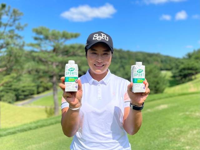 매일유업 셀렉스 모델로 활동하는 박세리 프로골프 감독이 골퍼 후배들에게 셀렉스 제품을 후원한다. /매일유업 제공