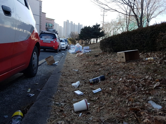 고속도로에서 낙하물로 인한 교통사고가 가을철 급증하는 것으로 나타났다. 현대해상 교통기후환경연구소는 이 같은 내용을 담은 보고서를 16일 발표했다./사진=뉴스1