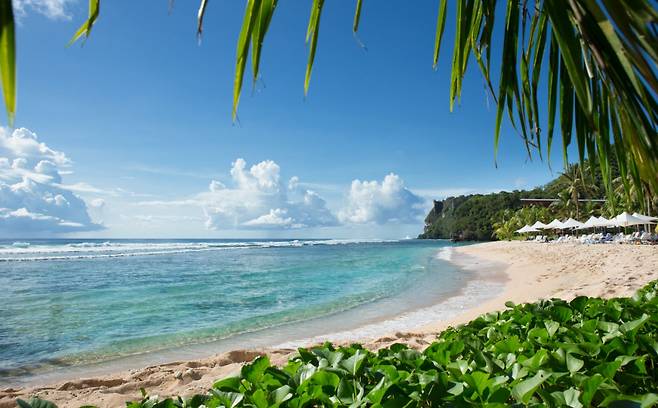 추석연휴 한국발 해외여행객을 태운 특별기가 도착할 괌