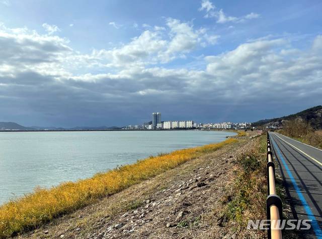 [목포=뉴시스] 영산강 하구 둔치. (사진=목포시 제공) photo@newsis.com