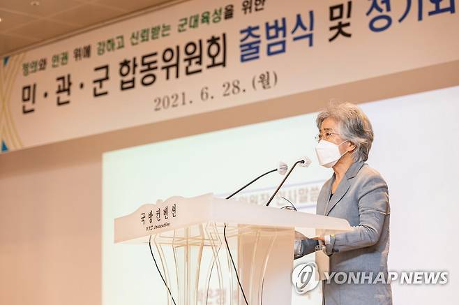 인사말 하는 박은정 공동위원장 지난 6월 28일 오후 서울 국방컨벤션센터 태극홀에서 열린 병영문화 개선을 위한 '민·관·군 합동위원회' 출범식에서 박은정 공동위원장이 인사말을 하는 모습. [사진공동취재단, 연합뉴스 자료사진]