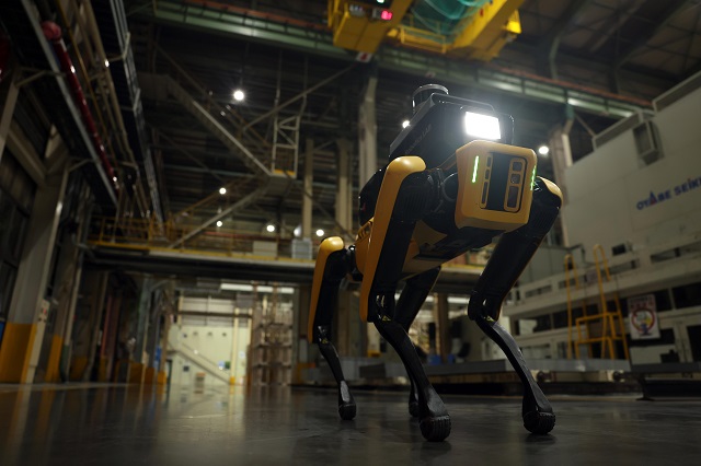 현대차그룹이 지나 6월 인수 작업을 마친 보스턴 다이내믹수와 첫 번째로 협력한 프로젝트 '공장 안전 서비스 로봇'을 최초 공개했다. /현대차그룹 제공