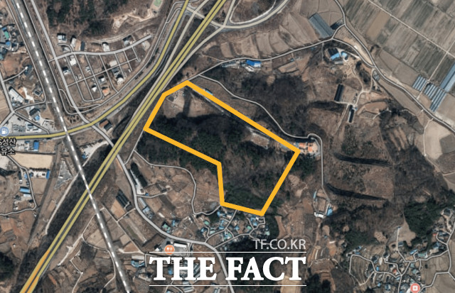 순천 강남여고가 수 년간 교사 이전 문제로 논란을 빚은 끝에 선월지구 인근으로 이전키로 하고 이전부지 대부분에 대한 가계약을 완료함에 따라 학교이전이 급물살을 타고 있다. 사진은 이전 예정 부지 위치도. /위성사진 캡쳐