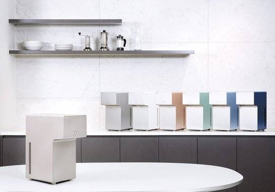 ‘아이콘 정수기’는 혁신 냉각기술을 적용해 소음 발생의 원인인 컴프레셔를 없애고, 미니멀한 디자인을 적용한 프리미엄 정수기다. [사진 코웨이]