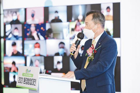 한국환경산업기술원 유제철 원장이 지난 7일 서울 중구 정동1928아트센터에서 개최된 ‘2021 환경창업대전’ 결선행사에 참석해 개회사를 하고 있다. [사진 한국환경산업기술원]